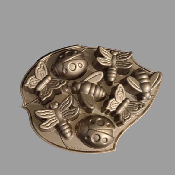 *Nordicware Backyard Bugs Baking Pan - Picture 2 of 2